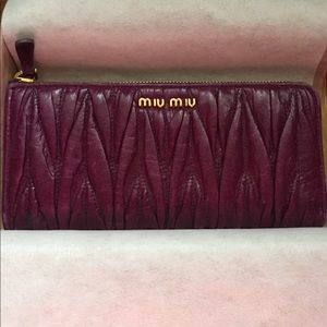 Matelassé zip-around wallet